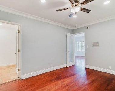 9031 Phyllis Avenue - Photo Thumbnail 9