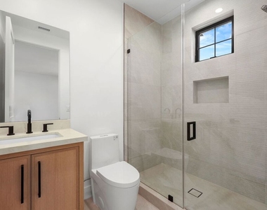 5917 Rhodes Avenue - Photo Thumbnail 36