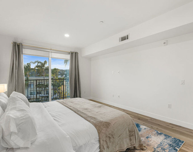 4806 Sylmar Ave Penthouse - Photo Thumbnail 54