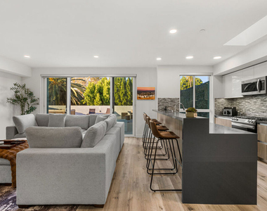 4806 Sylmar Ave Penthouse - Photo Thumbnail 3