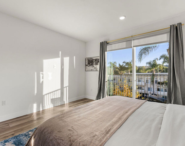 4806 Sylmar Ave Penthouse - Photo Thumbnail 47
