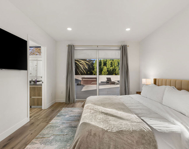 4806 Sylmar Ave Penthouse - Photo Thumbnail 13