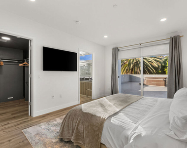 4806 Sylmar Ave Penthouse - Photo Thumbnail 14