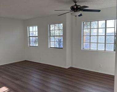 138 N Mariposa Avenue - Photo Thumbnail 5