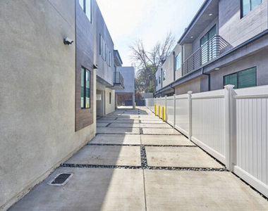 13928 Bessemer Street - Photo Thumbnail 3