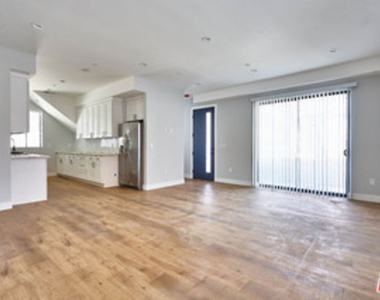 13928 Bessemer Street - Photo Thumbnail 11