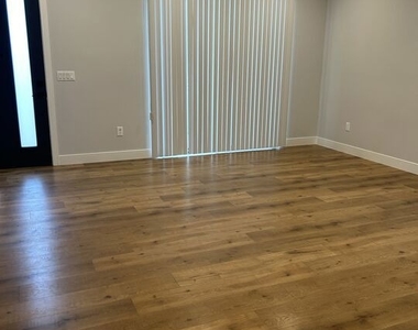 13928 Bessemer Street - Photo Thumbnail 12