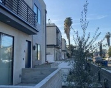 13928 Bessemer Street - Photo Thumbnail 2