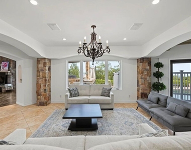 4550 Gable Drive - Photo Thumbnail 13