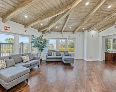 4550 Gable Drive - Photo Thumbnail 7