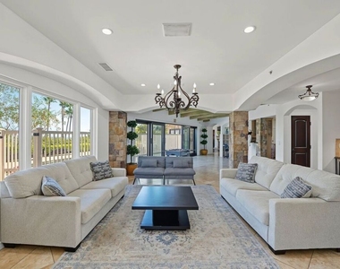 4550 Gable Drive - Photo Thumbnail 6