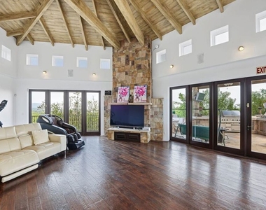 4550 Gable Drive - Photo Thumbnail 14