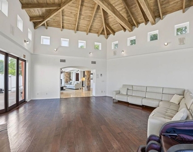 4550 Gable Drive - Photo Thumbnail 11