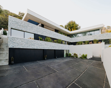 7681 Willow Glen Road - Photo Thumbnail 3