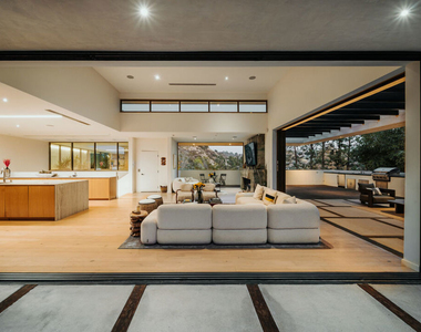 7681 Willow Glen Road - Photo Thumbnail 36