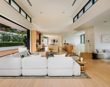 7681 Willow Glen Road - Photo Thumbnail 12