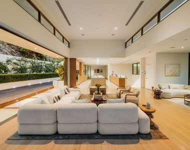 7681 Willow Glen Road - Photo Thumbnail 8