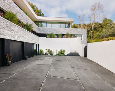 7681 Willow Glen Road - Photo Thumbnail 2