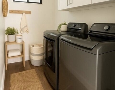 2629 San Marino Street - Photo Thumbnail 11