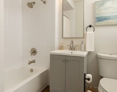 2629 San Marino Street - Photo Thumbnail 7
