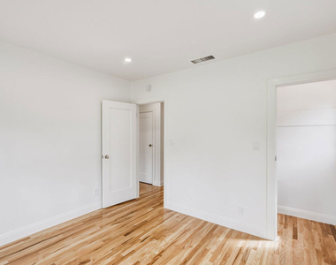 525 N Crescent Heights Boulevard - Photo Thumbnail 19