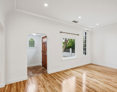 525 N Crescent Heights Boulevard - Photo Thumbnail 8