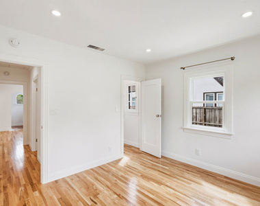 525 N Crescent Heights Boulevard - Photo Thumbnail 16
