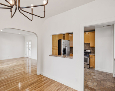 525 N Crescent Heights Boulevard - Photo Thumbnail 12