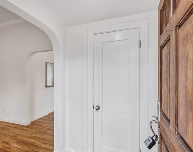 525 N Crescent Heights Boulevard - Photo Thumbnail 4