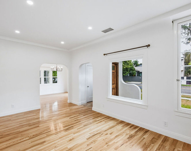 525 N Crescent Heights Boulevard - Photo Thumbnail 7
