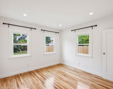 525 N Crescent Heights Boulevard - Photo Thumbnail 17
