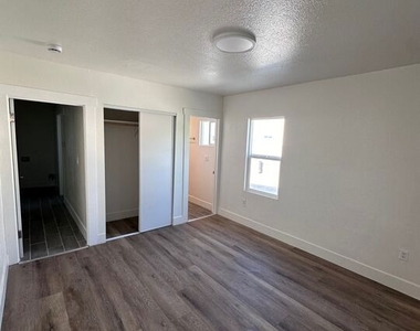 1238 N Mariposa Avenue - Photo Thumbnail 2