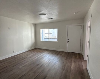 1238 N Mariposa Avenue - Photo Thumbnail 4