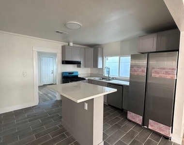 1238 N Mariposa Avenue - Photo Thumbnail 6
