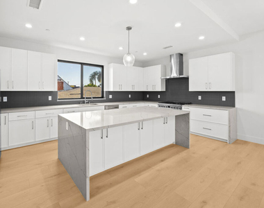 8902 Sawyer Street - Photo Thumbnail 3
