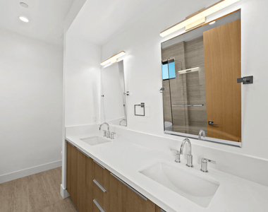 8902 Sawyer Street - Photo Thumbnail 14