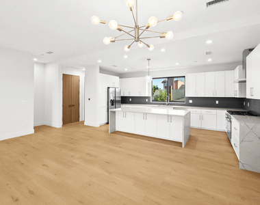 8902 Sawyer Street - Photo Thumbnail 4
