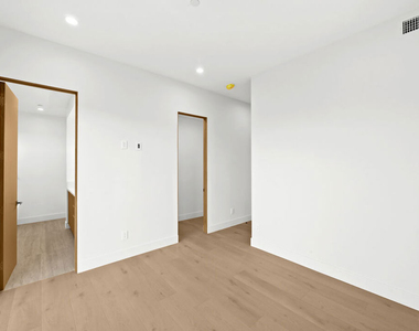 8902 Sawyer Street - Photo Thumbnail 16