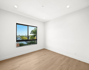 8902 Sawyer Street - Photo Thumbnail 21