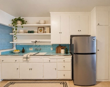 1323 N Olive Drive - Photo Thumbnail 5