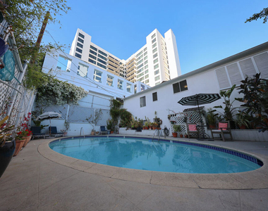 1323 N Olive Drive - Photo Thumbnail 42