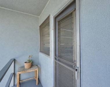 1323 N Olive Drive - Photo Thumbnail 39