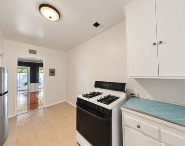 1323 N Olive Drive - Photo Thumbnail 21