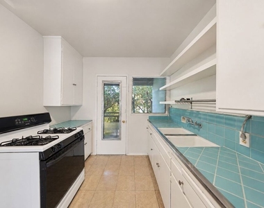 1323 N Olive Drive - Photo Thumbnail 19