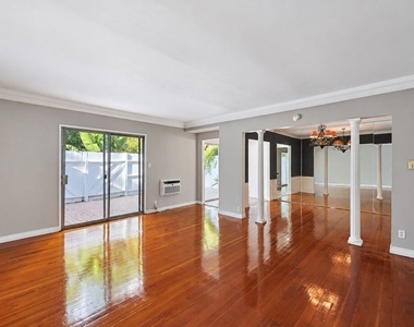 1323 N Olive Drive - Photo Thumbnail 10