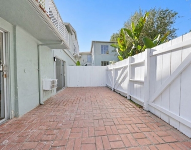 1323 N Olive Drive - Photo Thumbnail 36