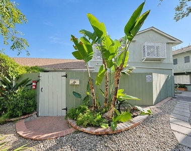1323 N Olive Drive - Photo Thumbnail 2