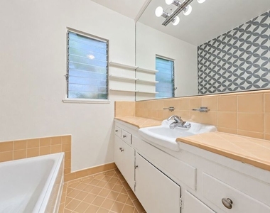 1323 N Olive Drive - Photo Thumbnail 33