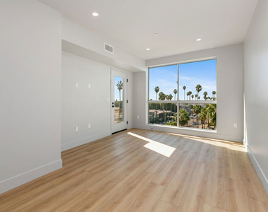 12431 Rochester Avenue - Photo Thumbnail 3