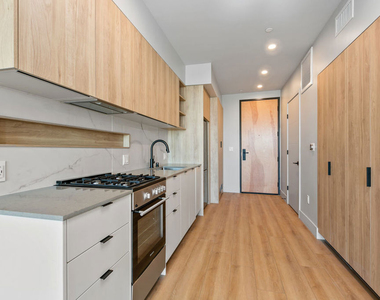 12431 Rochester Avenue - Photo Thumbnail 6